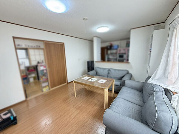 休日はお陽さまの光をたっぷりととりこめるぽかぽかリビングで過ごしませんか？
