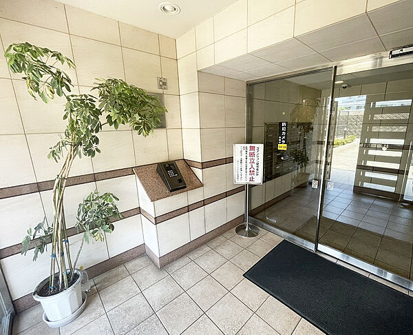 【エントランス】女性にも安心のオートロック