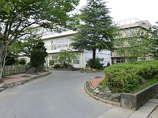 【我孫子市立湖北台中学校】昭和44年10月1日、湖北中学校より分離、開校。 【学校教育目標】「主体的に、よりよい生き方や望ましい学習のあり方を求め、実践する生徒を育てる。」