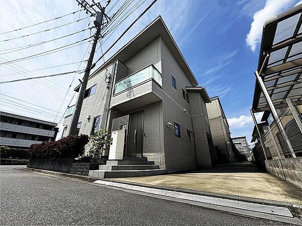 カースペース2台あり。前面道路6ｍ。