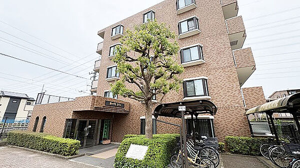 大切なお客様を迎えるのに落ち着いた雰囲気のエントランス入口です。