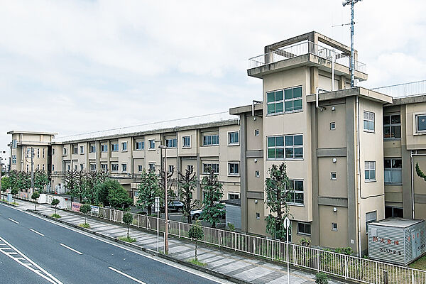 大宮南小学校まで1400ｍ