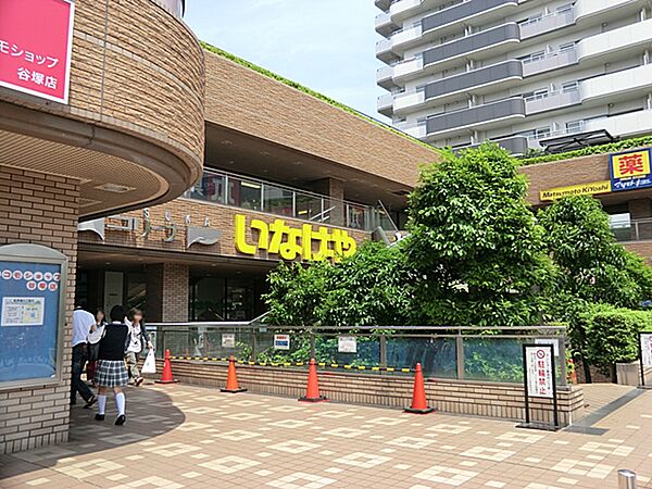 営業時間：10：00～23：00/駐車場：なし。
