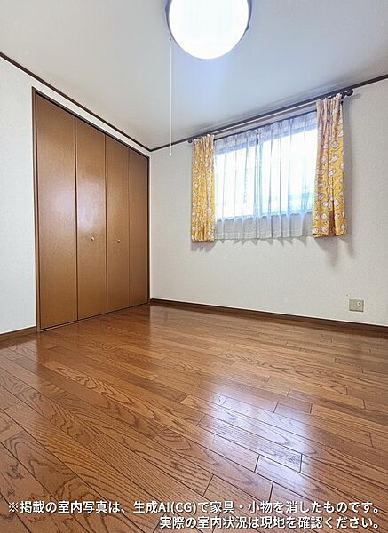 【洋室約6帖（真ん中）】南向きの窓がお部屋を明るくしてくれます/2026年8月撮影