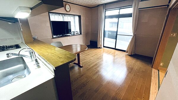 出窓は空間に奥行きが生まれインテリアの幅が広がります/2026年8月撮影