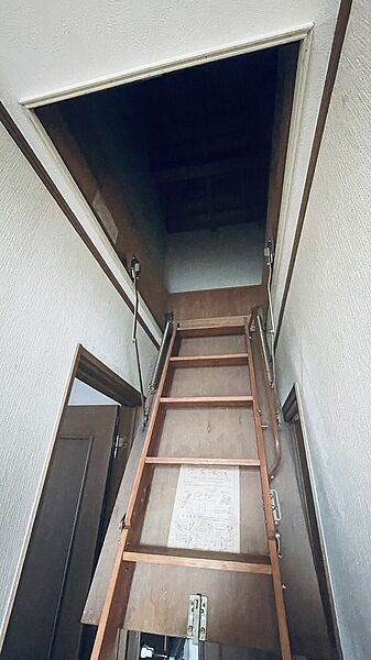 【小屋裏収納ハシゴ】/2026年8月撮影