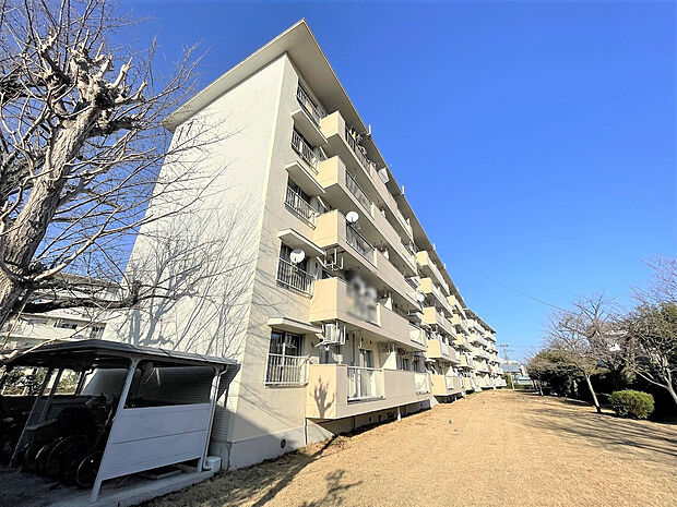 「新田」駅徒歩6分！南向きバルコニーで前面棟までゆったりとした間隔があり陽当たり良好です！