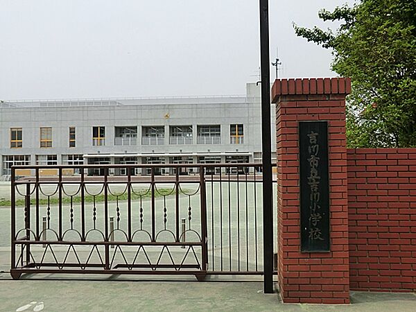 apartment 埼玉県吉川市栄町
地図を見る