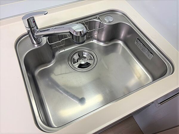 ■大きな鍋やフライパンも楽に洗えるステンレスシンク。耐久性や耐熱性に優れ、手入れがしやすく清潔に保てます♪