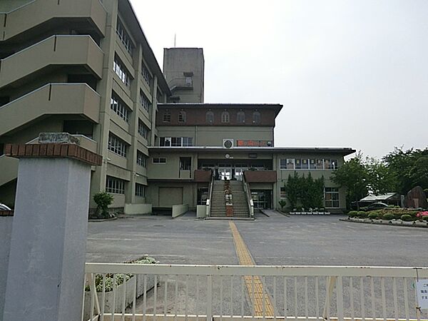 大相模中学校(1500ｍ)1年生から3年生までの縦割りクラス分けで行う体育祭や、一部の科目で行われるチームティーチングなど、特色ある学校活動が多数行われている。