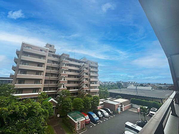■8階建てマンション4階部分のお部屋です。■1住戸1台分駐車場確保（料金：2500円/月）■駐輪場は2台分無料です♪