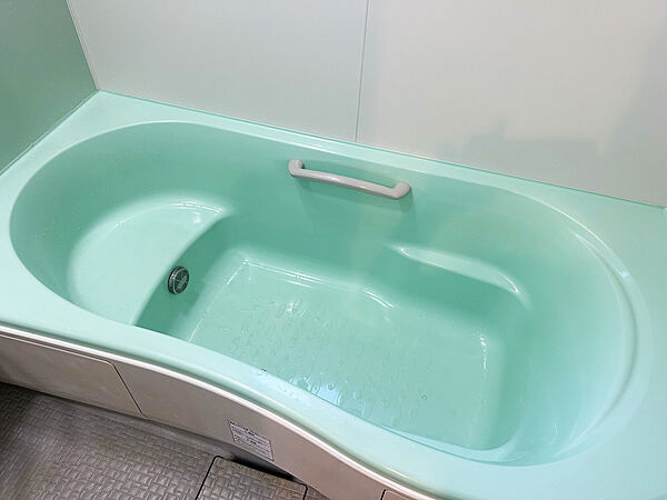 ■爽やかなミントグリーンカラーの浴槽が1日の疲れを癒してくれます♪