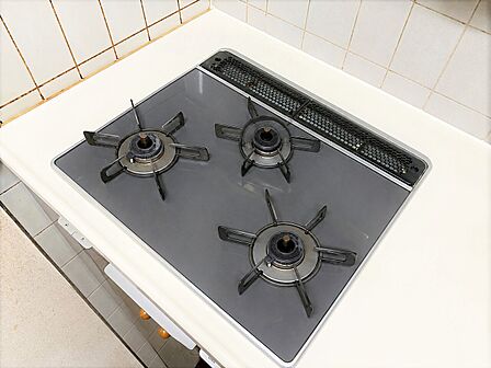 ■3口コンロでお料理のレパートリーも増えそうです♪