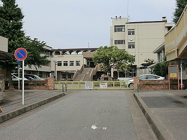 蒲生南小学校(900ｍ)蒲生南小学校は「すべては子どものために～がもなんプライド～」を合言葉にして教育活動を行っています。昭和48年4月開校 。