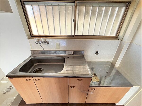 ■キッチンには窓もあり、換気と採光に有効◎