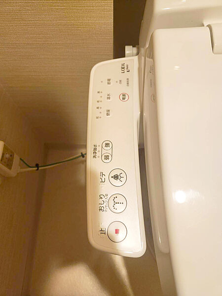 ■温水洗浄機能付暖房便座