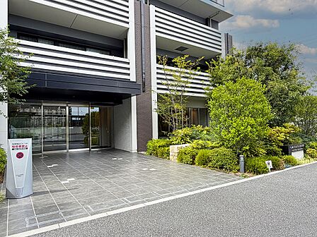 ■マンション敷地内には洗車スペースやペット足洗い場、太陽光発電、等、住まう人が快適に暮らせる共用施設が設けられています!