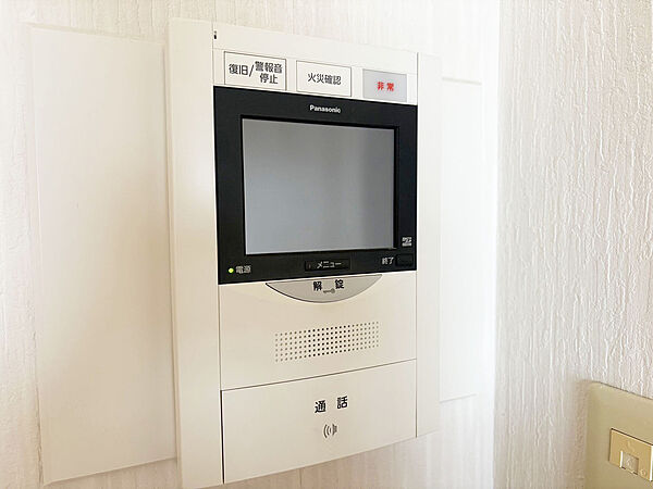 ■来訪者をしっかり確認できるモニター付きインターホン♪ご家族の安心を守ります。