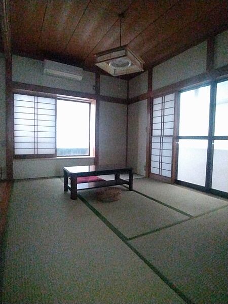 ■1階和室。2面採光の明るいお部屋です。（2026年3月撮影）