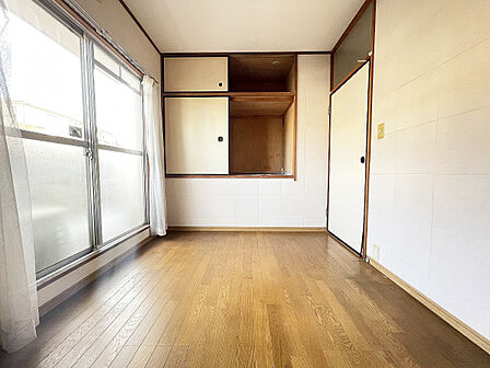 元々和室のお部屋を洋室に変更したお部屋になっています!