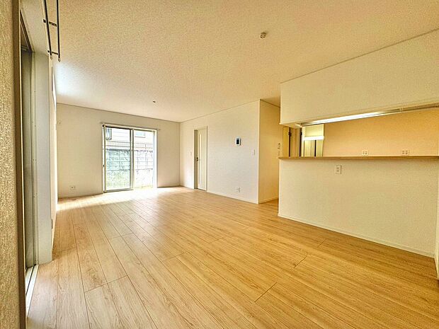 【リビング】18.25帖の広々LDKで、家具配置も思いのままに。