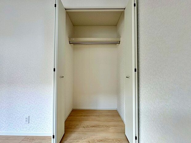 【洋室6帖クローゼット】