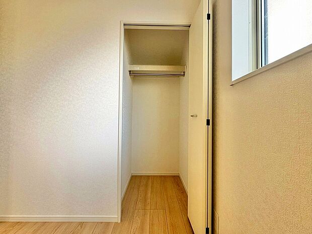 【洋室4.5帖クローゼット】