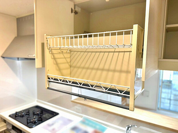 【ムーブダウン】使いたい時だけサッと降ろせる。キッチンの「届かない」を解消する便利な機能。