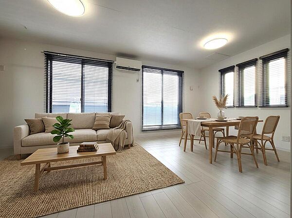 掲載の室内写真は、生成AI（CG）で家具・調度品を配置したイメージであり、実際の建物に家具・小物は含まれません。