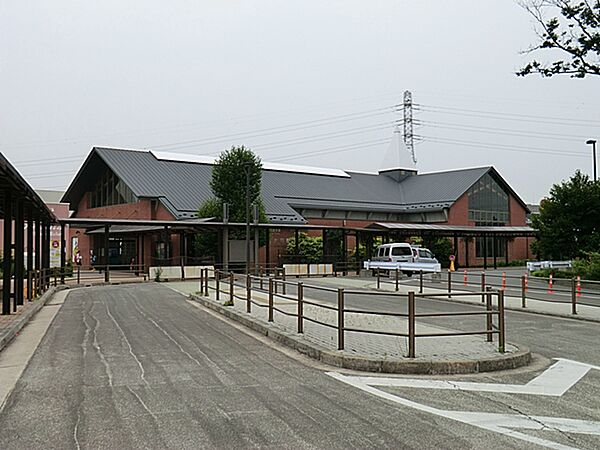 東葉高速鉄道線「船橋日大前」駅まで徒歩15分。
