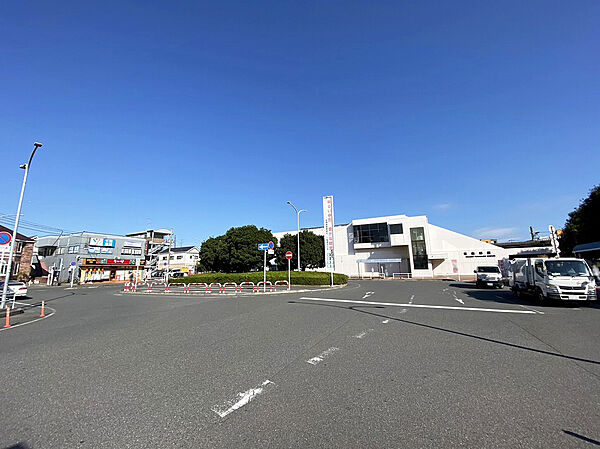 【総武線「東船橋」駅】「西船橋」駅までは約5分、「千葉」駅・「京成千葉」駅までは約20分です。 周辺は閑静な住宅街で、ファミリー層が多く住んでいます。駅周辺にはコンビニが多数あります。