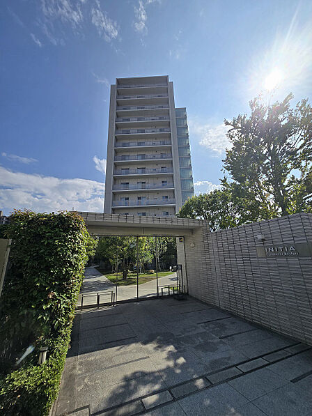 清水建設施工、ゆとりある78平米の3LDK!南本町小学校まで徒歩1分と、お子様の通学も安心の環境です。