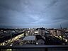 その他：8階からの開放的なロケーション。夕闇から夜へと移り変わる街並みを一望できる、贅沢なプライベート空間です。