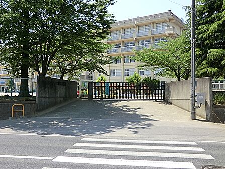 【横須賀小学校】「早ね」「早おき」「朝ごはん」と「外あそび」は、横須賀小みんなで取り組む「合い言葉」です。