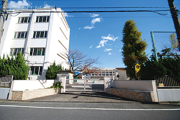 渕江中学校まで約900ｍ