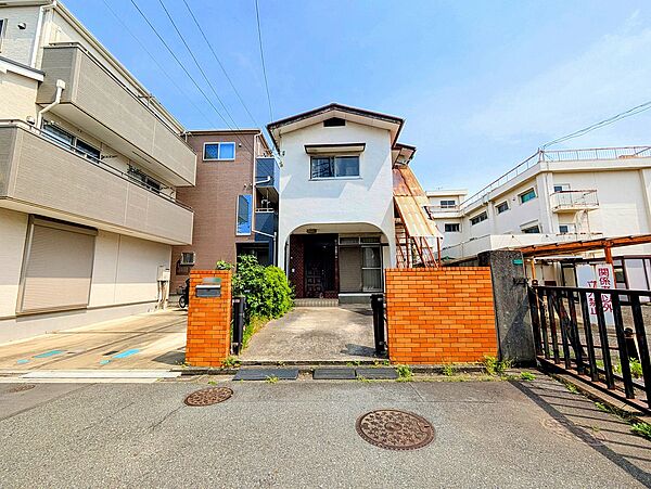 ◇準住居地域（60%/200%）のため利用用途が幅広いです！◇現状は南側は建物が離れており日当たり良好です！◇周辺には商業施設多数！お買い物に困りません