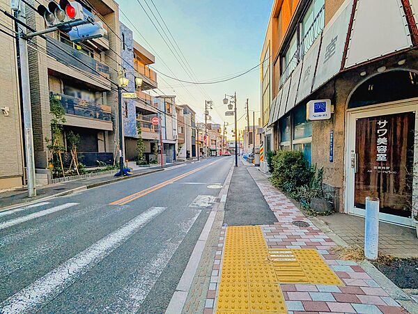 南東角地に接する近隣商業地域！