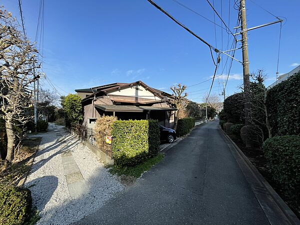 南西道路向き、北西側通路につき陽当たり良好！