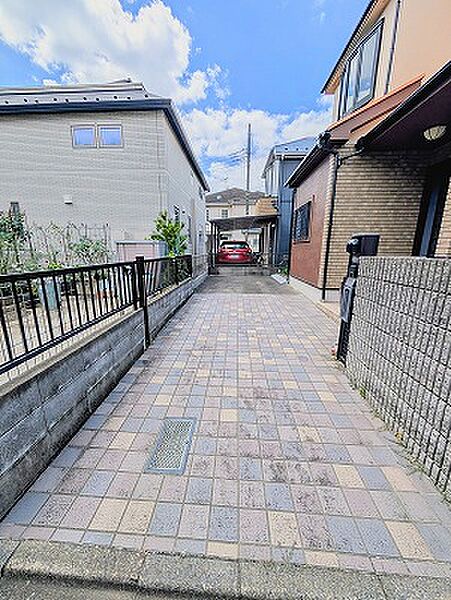 小学校・中学校も1km圏内、商業施設も近隣に多数！
