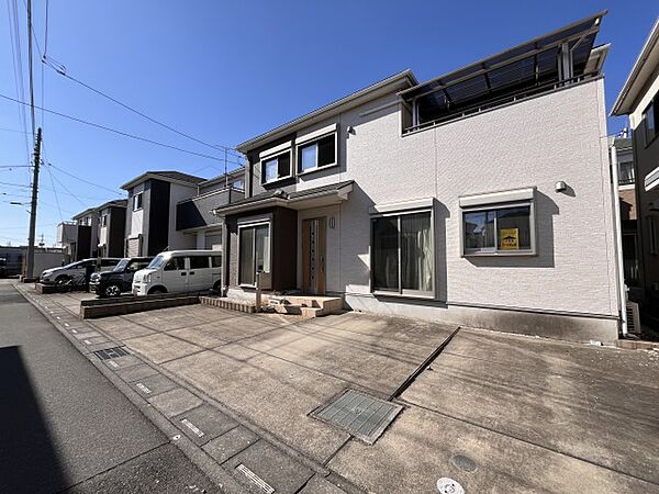 【外観-住環境】教育施設や商業施設、公園が徒歩15分圏内に充実しており、暮らしやすい住環境でございます！イオンモール上尾や上尾運動公園へ徒歩15分圏内で行けるため、子育てもしやすい住環境でございます