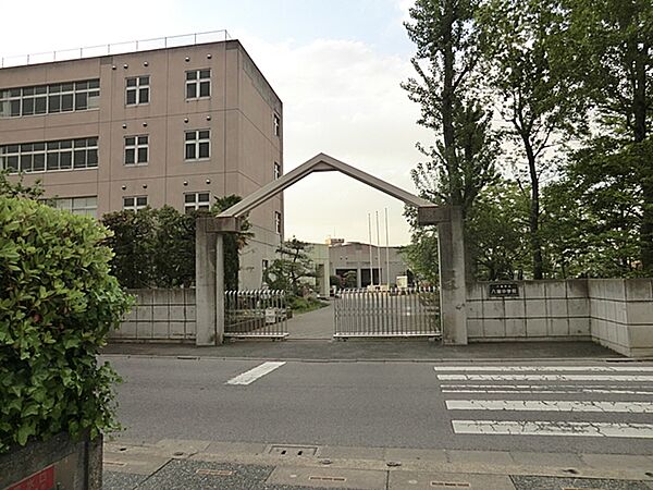 八潮中学校まで1300ｍ