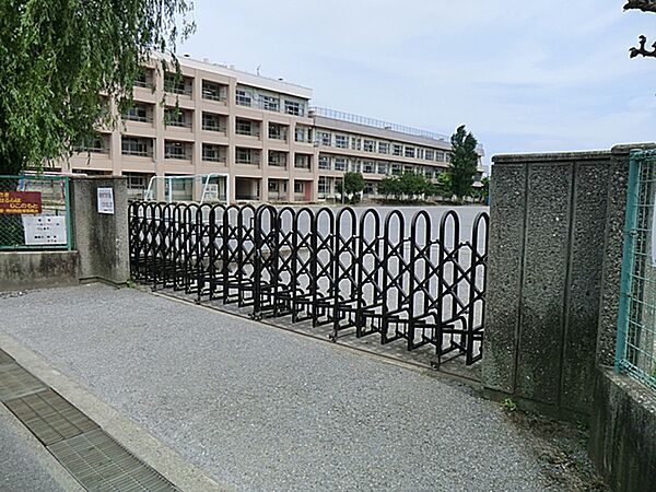 鶴指小学校　徒歩7分