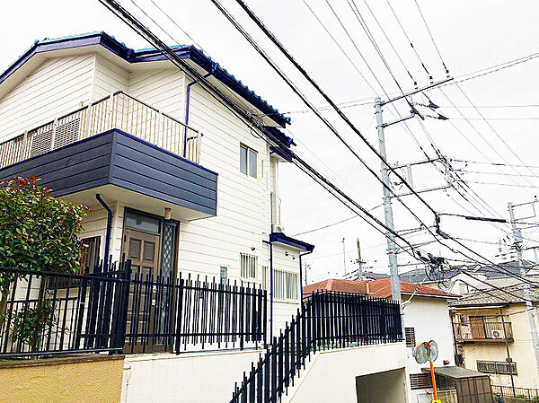 低層エリアの閑静な住宅街！金杉台小学校までは徒歩7分、小さなお子様も無理なく通学が出来るので子育てファミリーにもオススメの立地です！