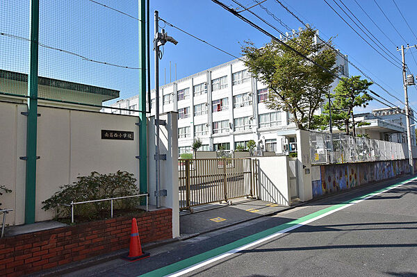 【南葛西小学校】読書活動や外国語の学習、田植え、稲刈り体験など特色ある教育活動をしています。教育目標は「進んでくふうする子、思いやりのある子、健康でたくましい子」