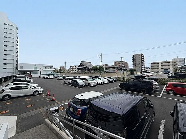 ・敷地内に駐車場を備え、お車を利用される方にも便利です