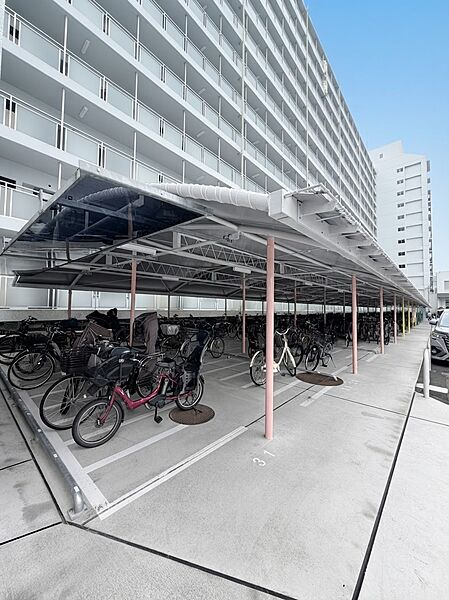 ・敷地内に駐輪場を備え、通勤・通学や日々のお買い物にも便利です