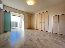 オーヴェスト・トレ 103 1階1Kのリビング/ダイニング