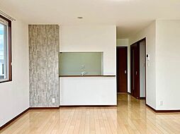 クレール六反　II棟 B0205 2階2LDKのリビング/ダイニング