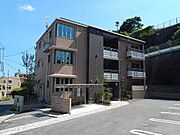  築9年10ヶ月 3階建の賃貸物件