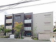 学園前駅より徒歩6分 1階 築2年の賃貸物件